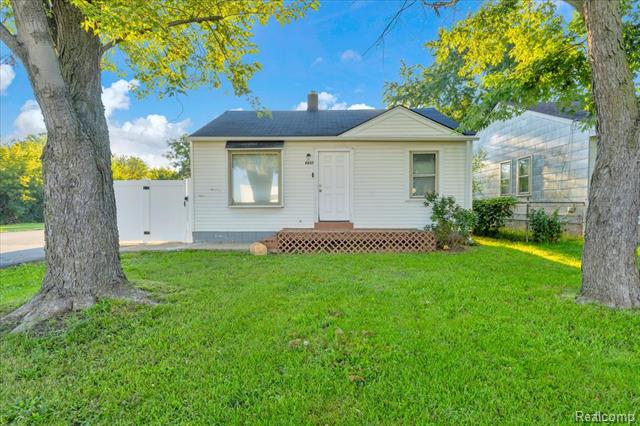 front view for 6837 Middlebelt, Romulus, Mi. 48174