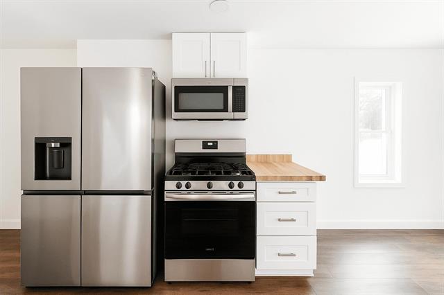 Builiding view seventeen for 31195 Merriman Place, Romulus, MI. 48174