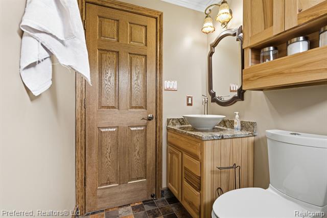 Builiding view fourteen for 9358 Karen, Romulus, MI. 48174