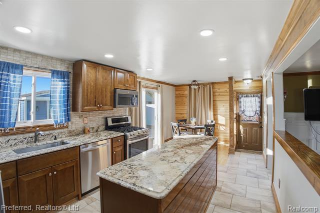 Builiding view six for 9358 Karen, Romulus, MI. 48174