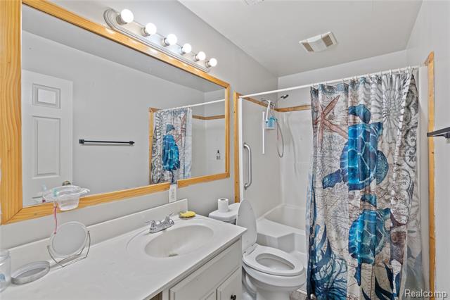 Builiding view eighteen for 9274 Chamberlain, Romulus, MI. 48174