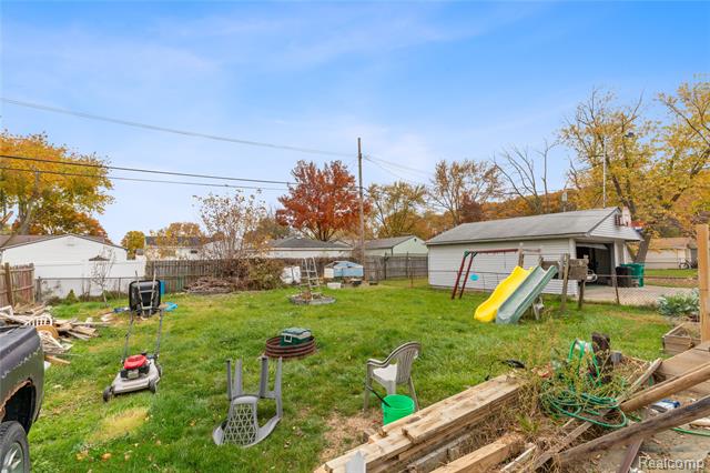 Builiding view twenty six for 9274 Chamberlain, Romulus, MI. 48174