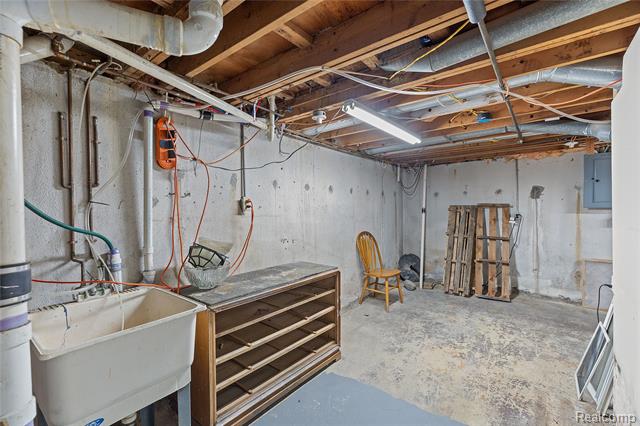 Builiding view twenty three for 9274 Chamberlain, Romulus, MI. 48174