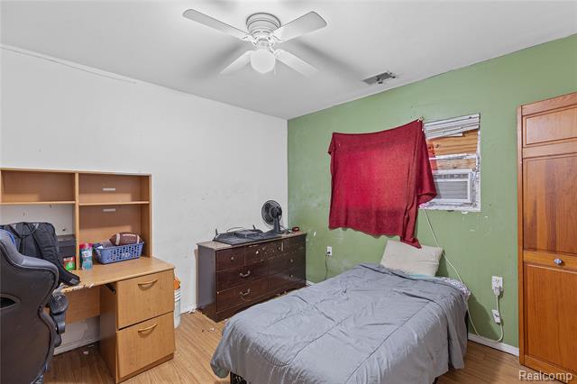 Builiding view twenty for 9274 Chamberlain, Romulus, MI. 48174