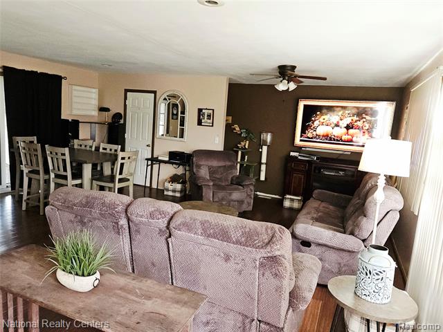 Builiding view seven for 5901 Washington, Romulus, MI. 48174