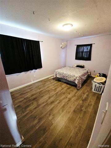 Builiding view thirteen for 5901 Washington, Romulus, MI. 48174