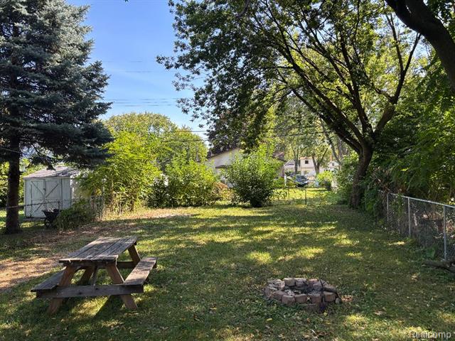 Builiding view one for 5939 Mayfair, Taylor, MI. 48180