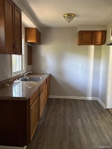 Builiding view three for 5939 Mayfair, Taylor, MI. 48180