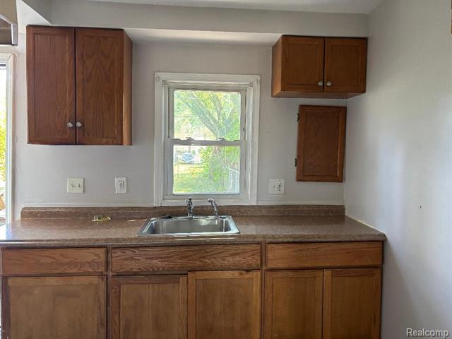 Builiding view two for 5939 Mayfair, Taylor, MI. 48180