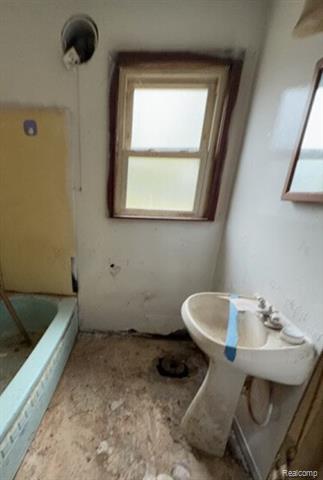 Builiding view ten for 34839 Glover, Wayne, MI. 48184