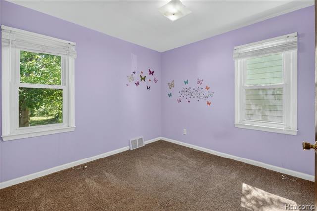 Builiding view fifteen for 33953 Glover, Wayne, MI. 48184