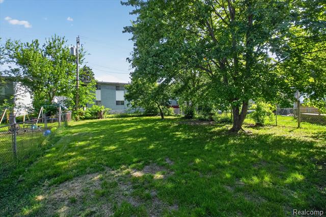 Builiding view thirty five for 33953 Glover, Wayne, MI. 48184