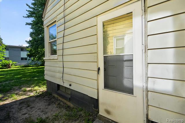 Builiding view thirty two for 33953 Glover, Wayne, MI. 48184