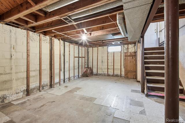Builiding view thirty for 33953 Glover, Wayne, MI. 48184