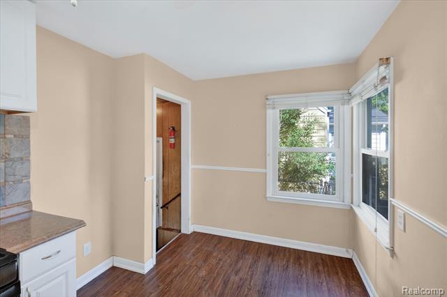 Builiding view twelve for 33953 Glover, Wayne, MI. 48184