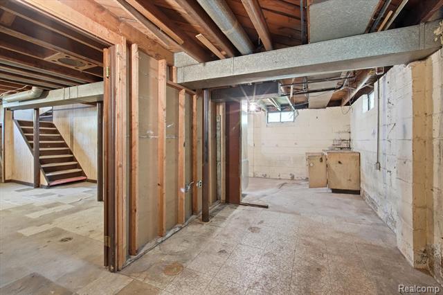 Builiding view twenty eight for 33953 Glover, Wayne, MI. 48184