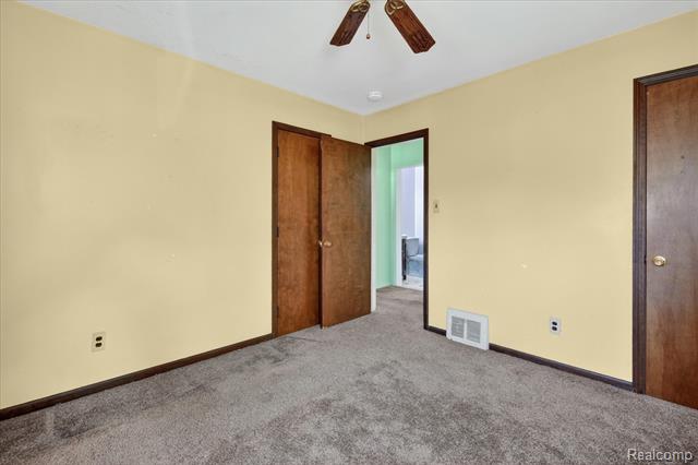 Builiding view twenty for 33953 Glover, Wayne, MI. 48184