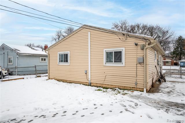 Builiding view twenty one for 6144 Princess, Taylor, MI. 48180