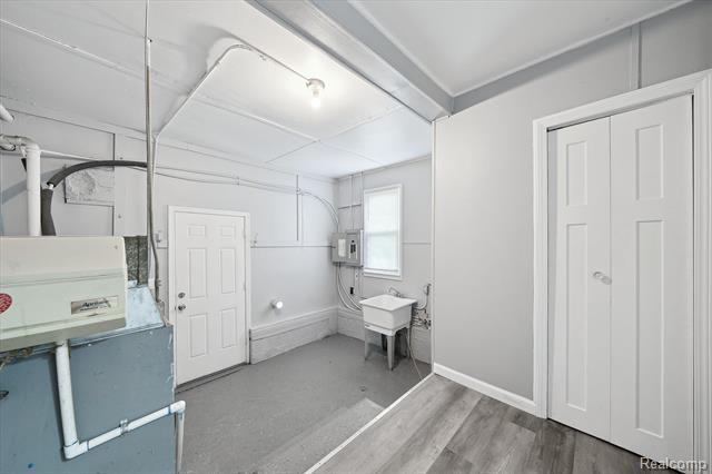 Builiding view eighteen for 5932 Colorado, Romulus, MI. 48174