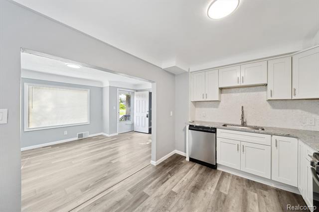 Builiding view ten for 5932 Colorado, Romulus, MI. 48174