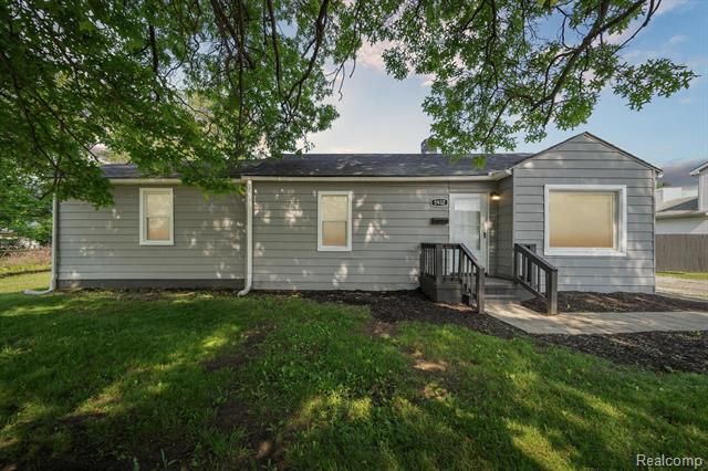 Builiding view twenty two for 5932 Colorado, Romulus, MI. 48174