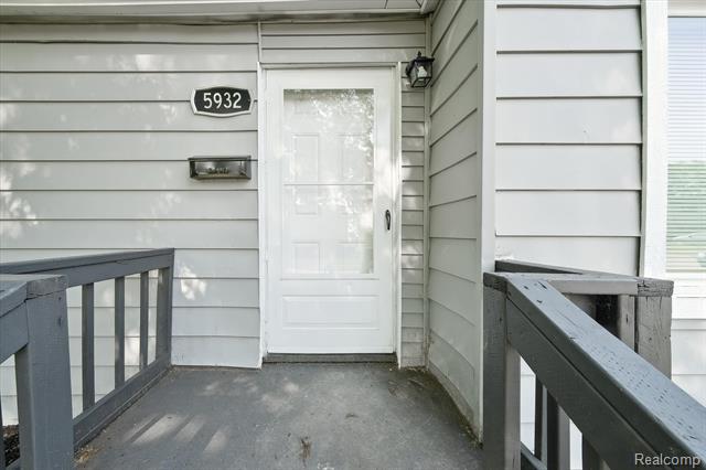 Builiding view two for 5932 Colorado, Romulus, MI. 48174