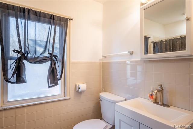 Builiding view eighteen for 38172 Van Born, Wayne, MI. 48184