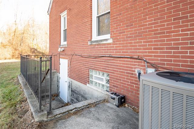 Builiding view forty eight for 38172 Van Born, Wayne, MI. 48184