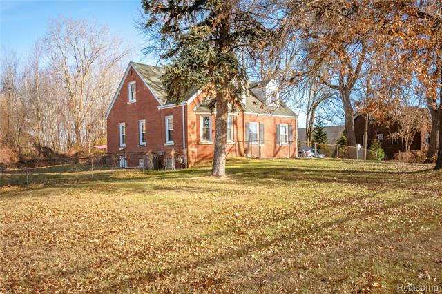 Builiding view forty four for 38172 Van Born, Wayne, MI. 48184