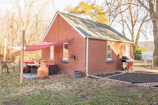 Builiding view forty six for 38172 Van Born, Wayne, MI. 48184