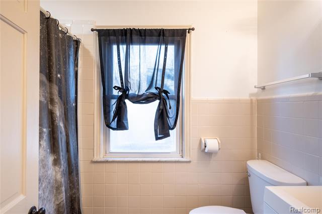 Builiding view nineteen for 38172 Van Born, Wayne, MI. 48184