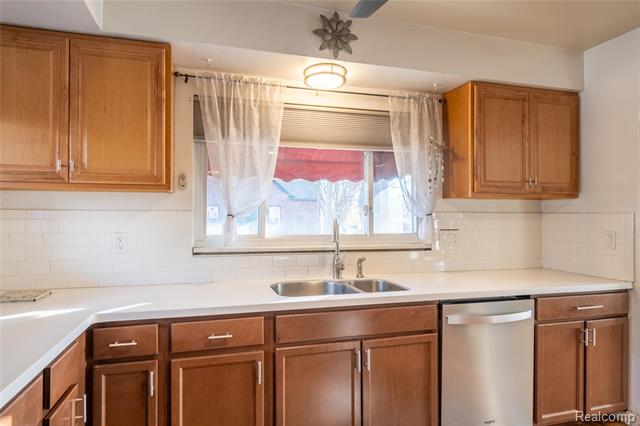 Builiding view seventeen for 38172 Van Born, Wayne, MI. 48184