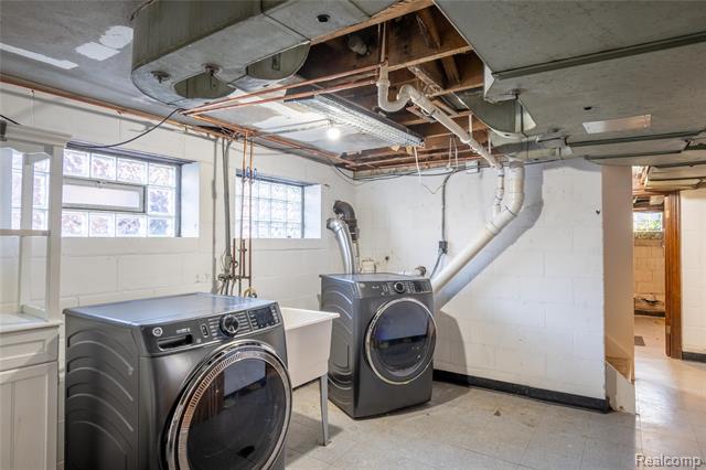 Builiding view thirty one for 38172 Van Born, Wayne, MI. 48184