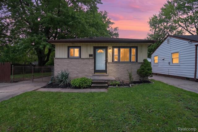 front view for 5957 John Daly, Taylor, Mi. 48180