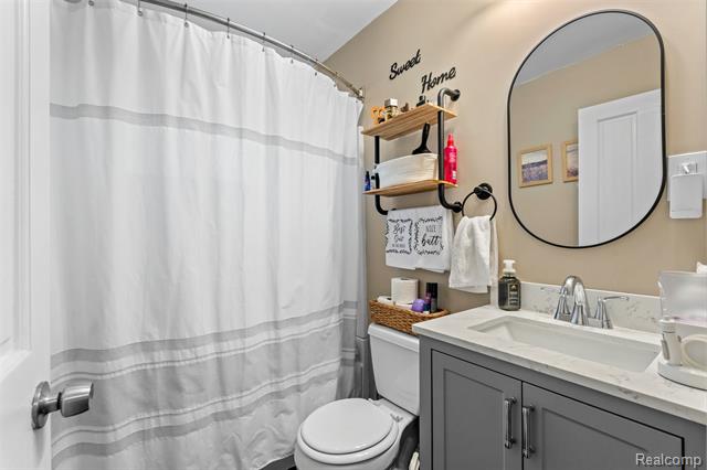 Builiding view fifteen for 34441 Phyllis, Wayne, MI. 48184