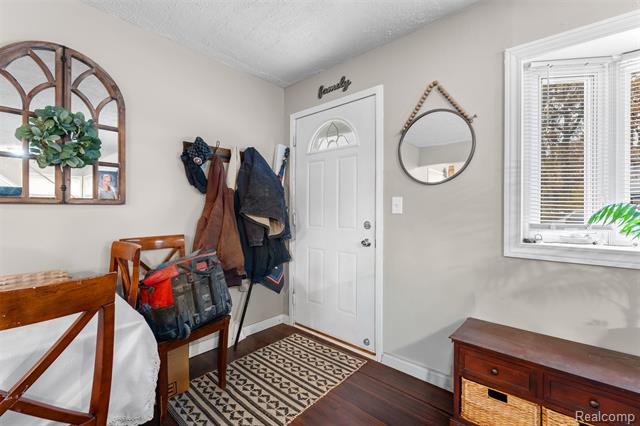 Builiding view five for 34441 Phyllis, Wayne, MI. 48184