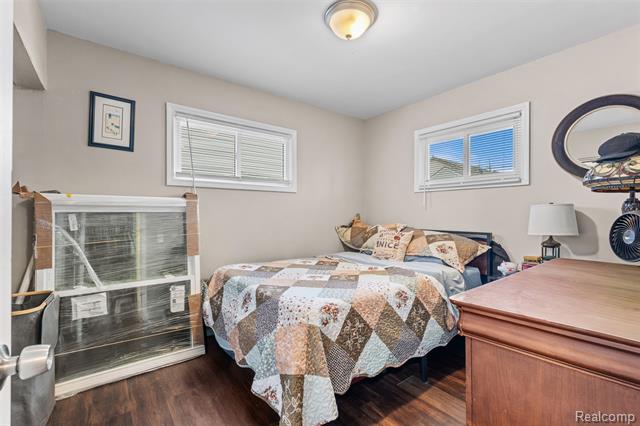 Builiding view fourteen for 34441 Phyllis, Wayne, MI. 48184