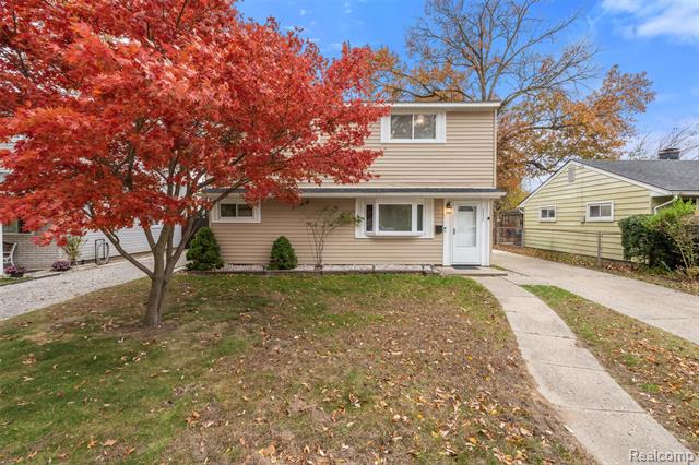 Builiding view one for 34441 Phyllis, Wayne, MI. 48184