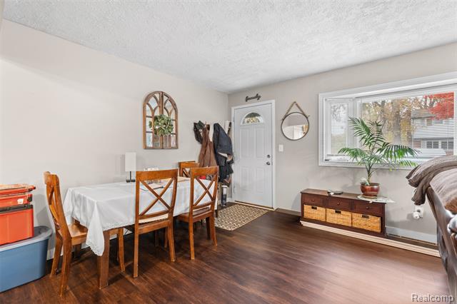 Builiding view six for 34441 Phyllis, Wayne, MI. 48184