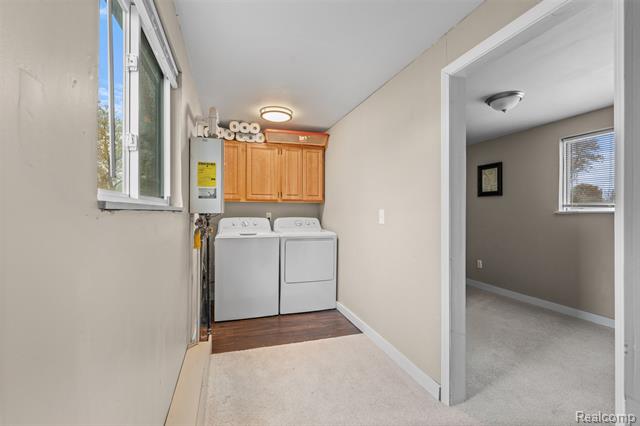 Builiding view sixteen for 34441 Phyllis, Wayne, MI. 48184