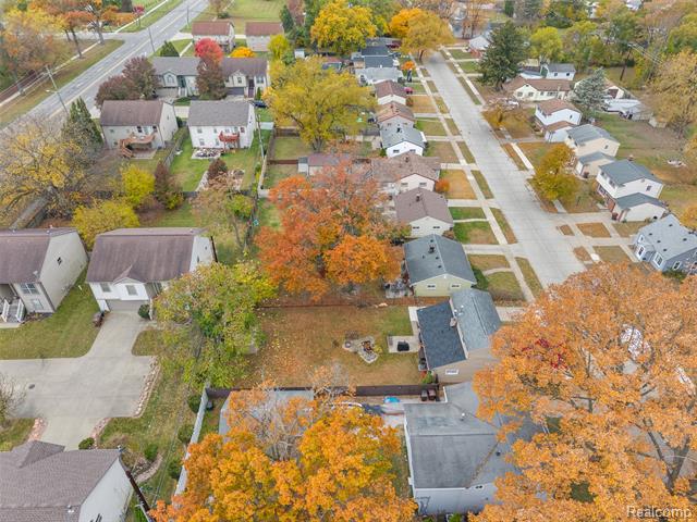 Builiding view thirty one for 34441 Phyllis, Wayne, MI. 48184