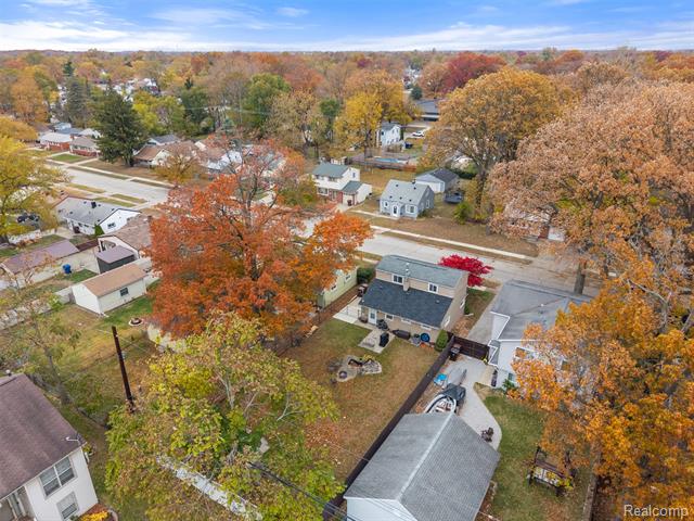 Builiding view thirty for 34441 Phyllis, Wayne, MI. 48184