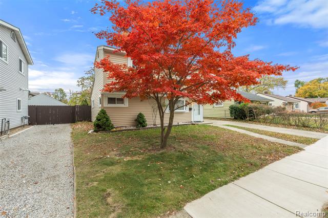 Builiding view three for 34441 Phyllis, Wayne, MI. 48184