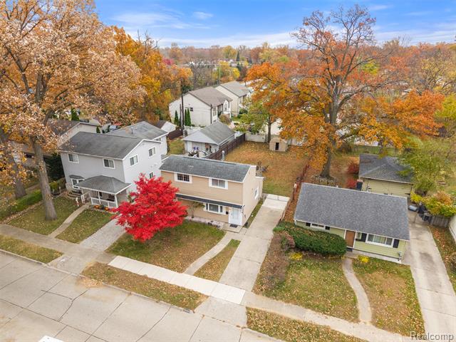 Builiding view twenty eight for 34441 Phyllis, Wayne, MI. 48184