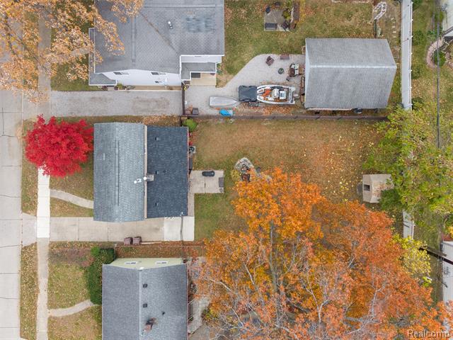 Builiding view twenty nine for 34441 Phyllis, Wayne, MI. 48184