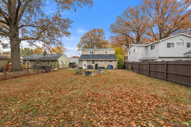 Builiding view twenty one for 34441 Phyllis, Wayne, MI. 48184