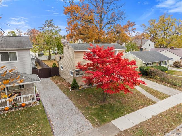 Builiding view twenty six for 34441 Phyllis, Wayne, MI. 48184