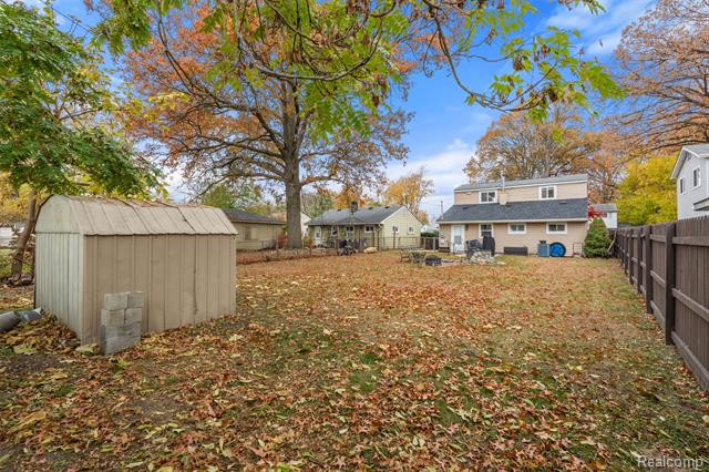 Builiding view twenty two for 34441 Phyllis, Wayne, MI. 48184