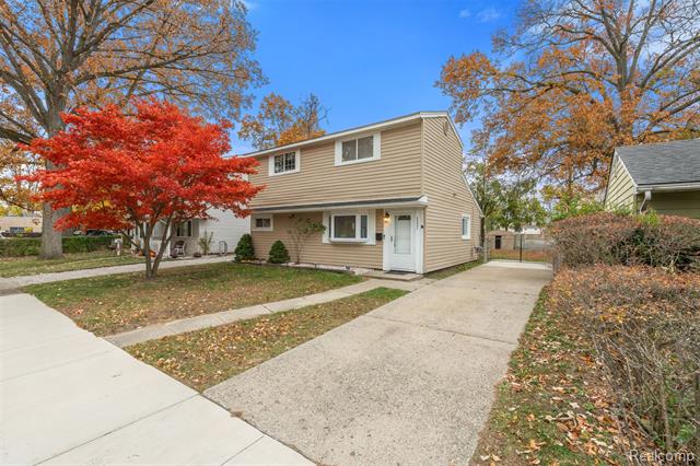 Builiding view two for 34441 Phyllis, Wayne, MI. 48184