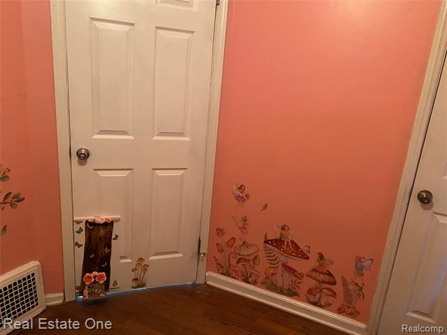 Builiding view eighteen for 34321 John, Wayne, MI. 48184